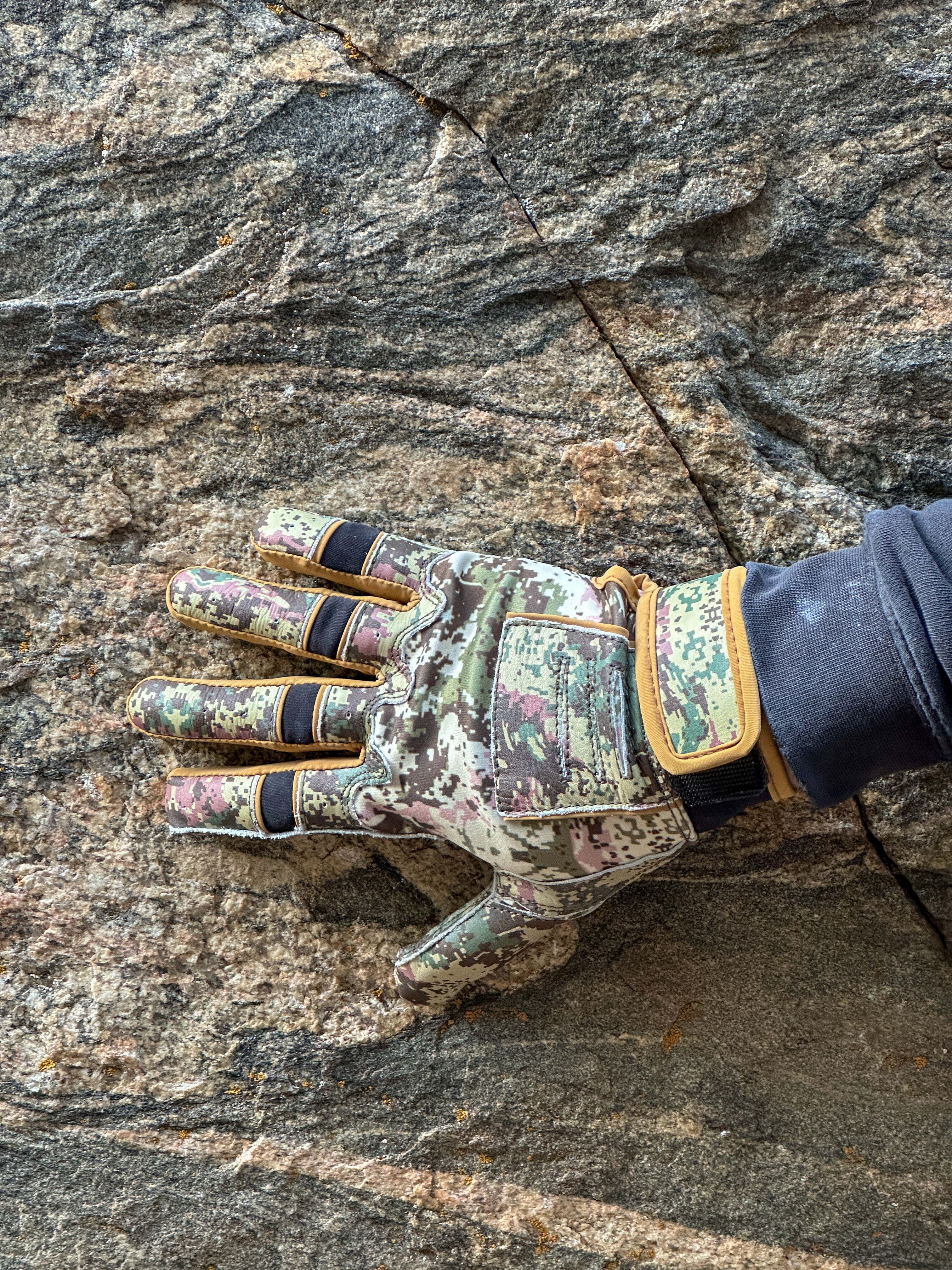Camo Spring Gloves